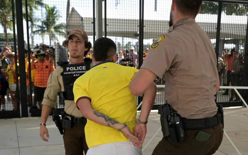 Torcedores tentaram invadir estádio da final da Copa América