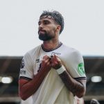 VÍDEO: Lucas Paquetá volta ao Flamengo após sucesso na Europa e diz estar “feliz de voltar para casa”