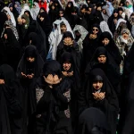 Irã usa caso Epstein para atacar EUA no Dia da Mulher e reacende debate sobre direitos femininos