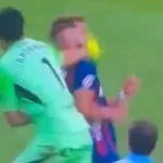 Goleiro agride rival após expulsão e protagoniza confusão na Espanha; veja vídeo