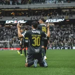Atlético-MG vence Athletico-PR na Arena MRV e sobe na tabela do Brasileirão; veja os gols