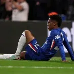 Chelsea confirma lesão de Estêvão e atacante não joga mais na temporada