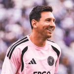 Chute de Messi em treino do Inter Miami quebra lente de fotógrafo e viraliza; veja vídeo