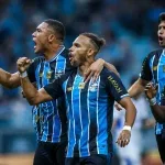 Grêmio aproveita vantagem numérica, vence o Confiança e encaminha classificação; veja os gols