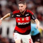 Jorginho esclarece polêmica com Chappell Roan e aponta mal-entendido após contato