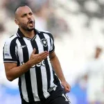Arthur Cabral marca três vezes, Botafogo vence o Corinthians e afunda rival no Z4; veja os gols