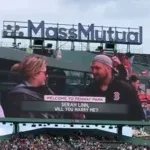 Pedido de casamento em jogo da MLB termina sem resposta e gera constrangimento; veja vídeo