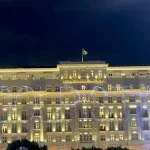 Projeções em hotel de Shakira marcam manifestação antes de show em Copacabana; veja vídeo