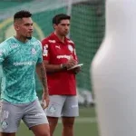 Palmeiras relaciona Paulinho após recuperação e atacante pode enfrentar o Santos; veja vídeo