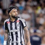 Gabigol explica saída para o vestiário após substituição em empate do Santos