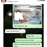 Sobrinho sai só pra tirar a foto e já quer voltar pro perrengue. Humor simples e em destaque