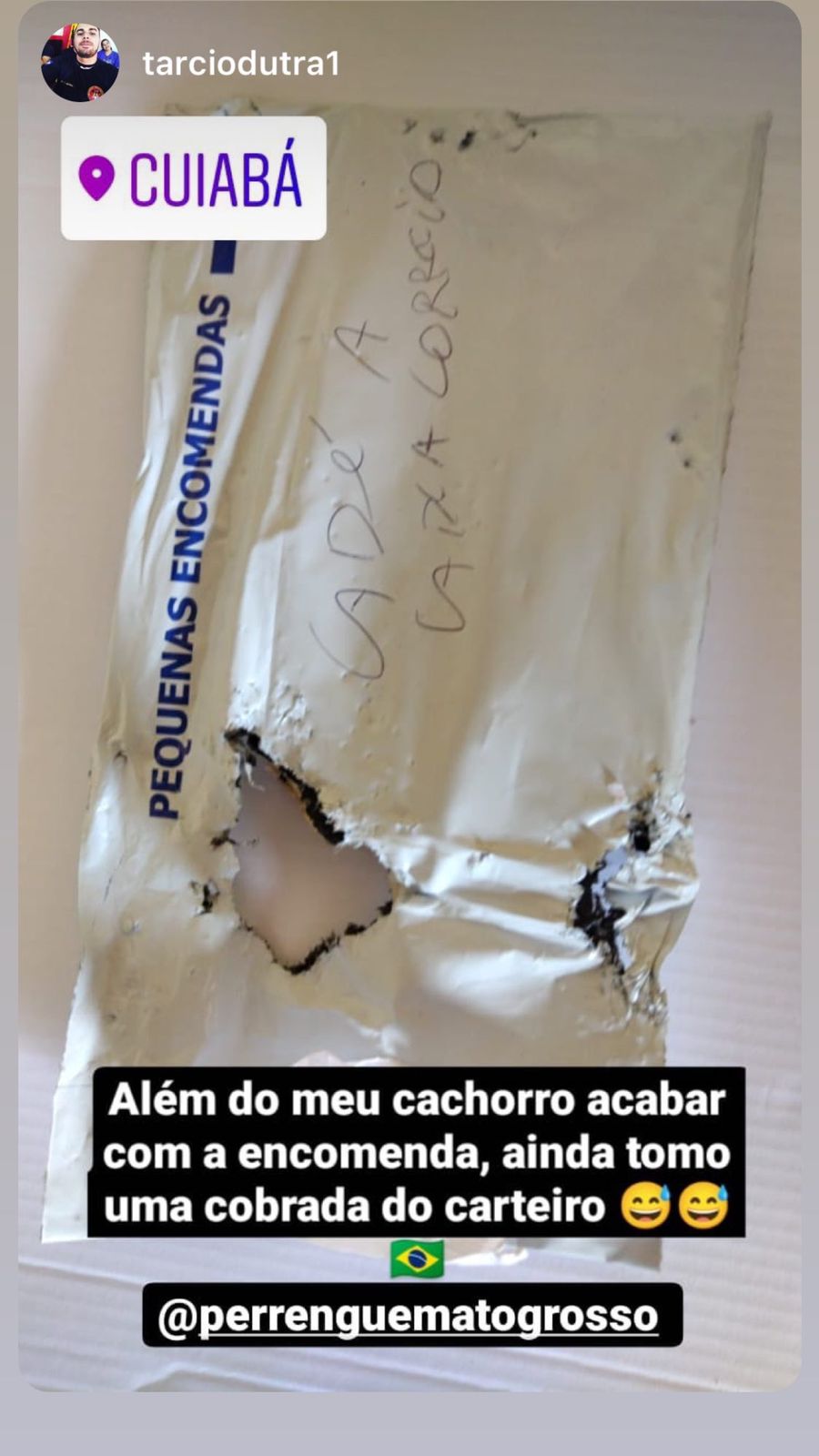 Ainda tomou uma cobrada do carteiro