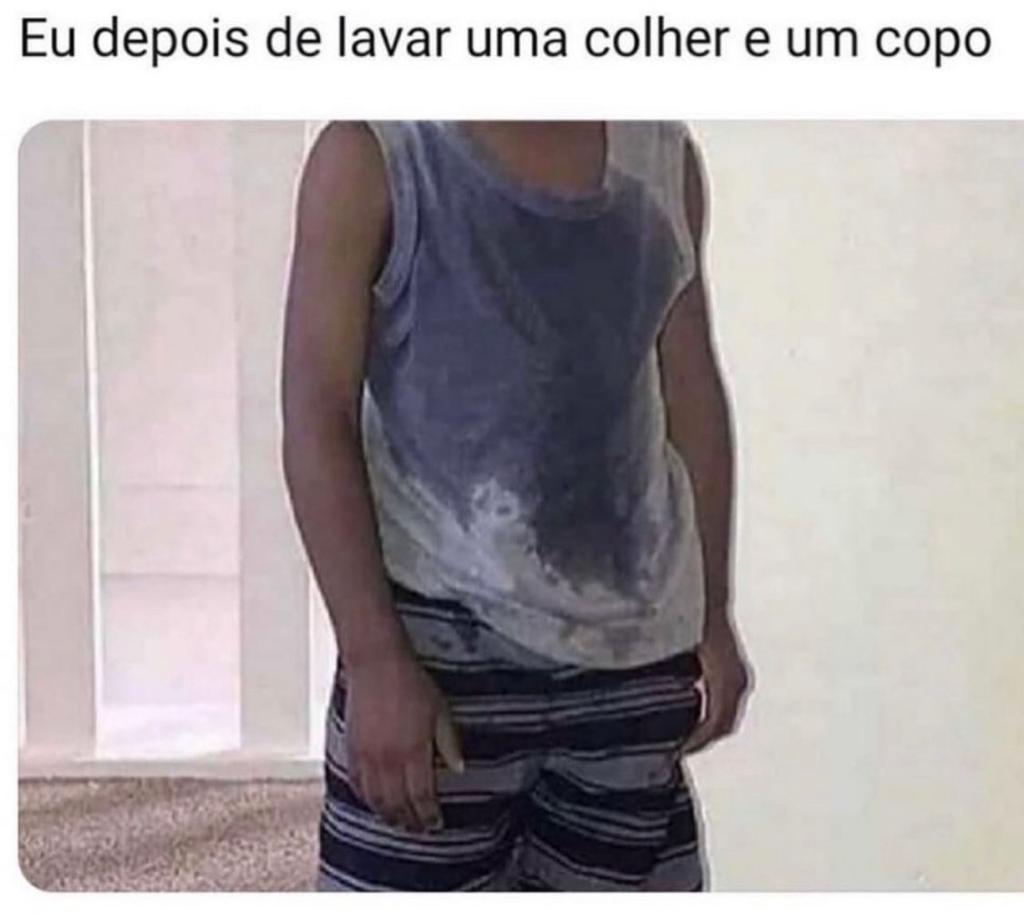 Eu depois de lavar um copo e uma colher