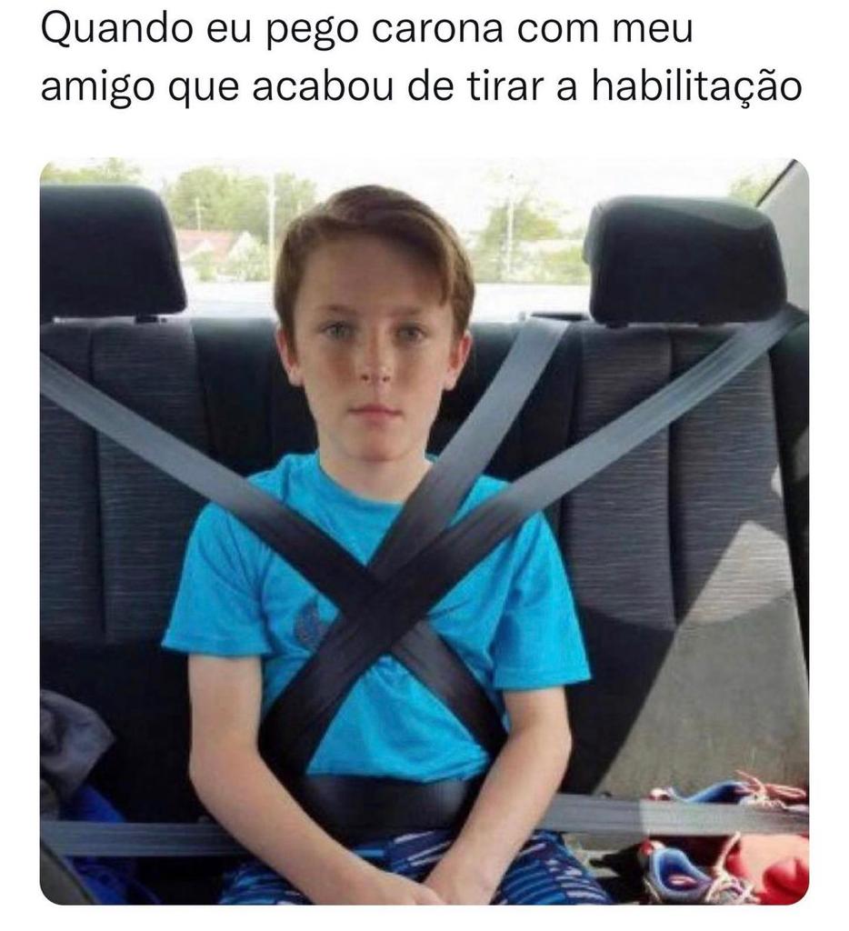 Pegando carona com o amigo que acabou de tirar habilitação
