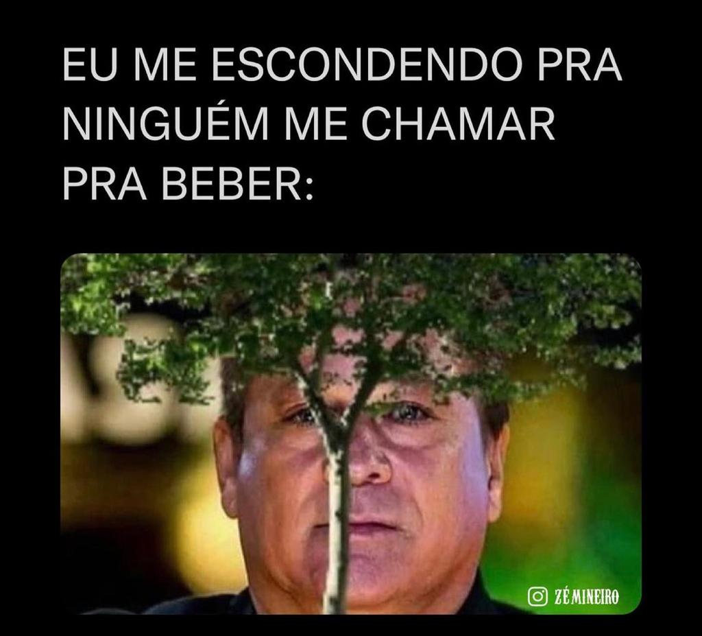 Eu escondendo pra não me chamarem pra beber