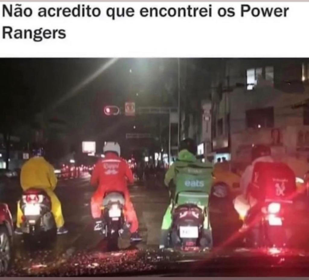 Encontrei os Power Rangers