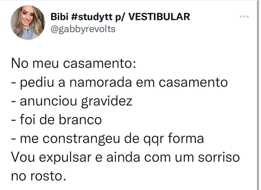 Expulso com sorriso no rosto