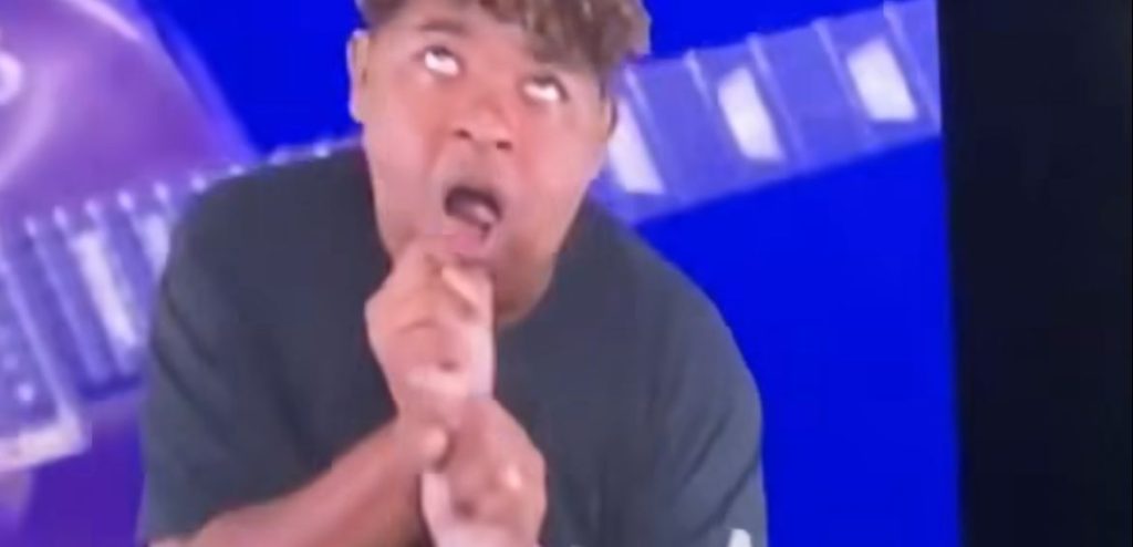 Intérprete de libras chama atenção em show do Kevin o Chris. Veja vídeo ...