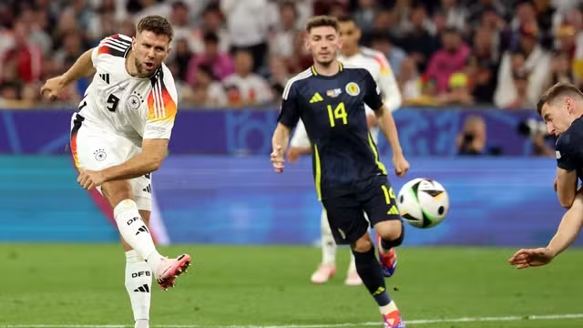 Füllkrug faz o quarto gol da Alemanha (Foto: Friedemann Vogel/EFE)