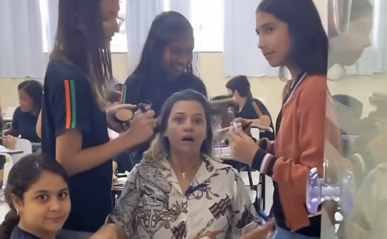 Alunos E Professora Se Jogam Em Trend E Divertem A Web Veja Vídeo