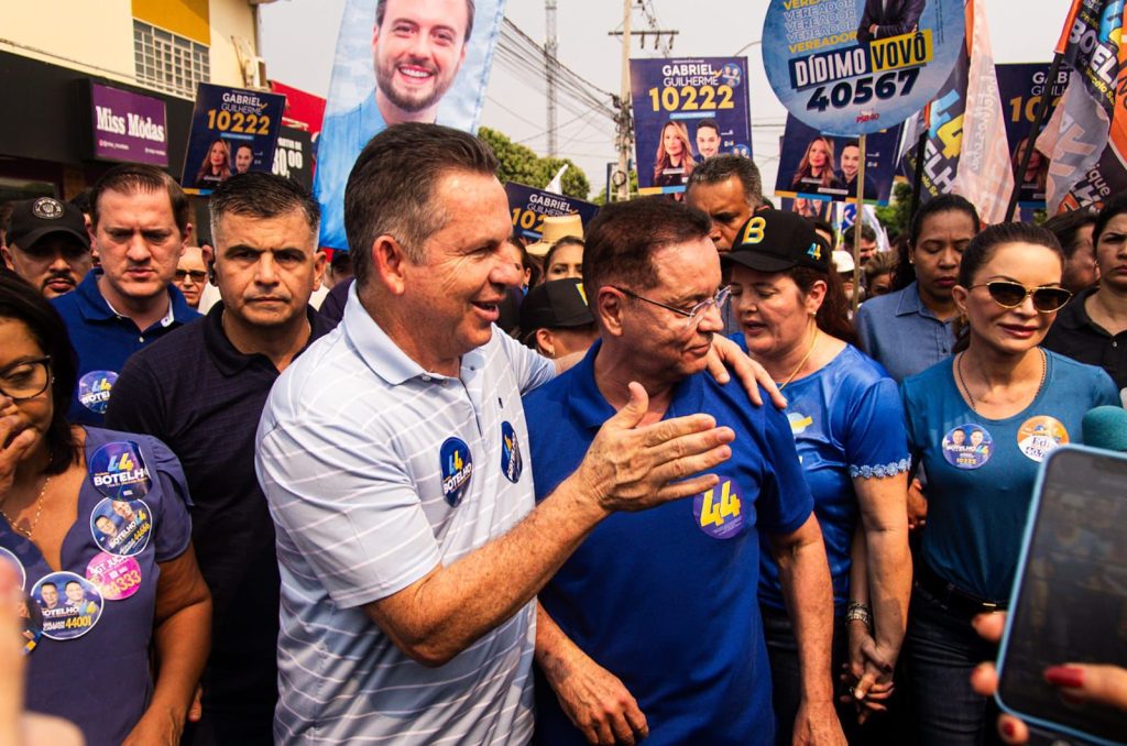 Mauro e Virginia participam de caminhada ao lado de Botelho no Pedra 90