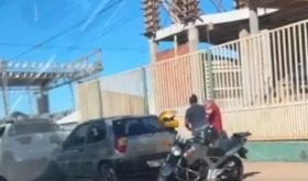Jornalista é agredido por servidor público após reportagem polêmica; veja vídeo
