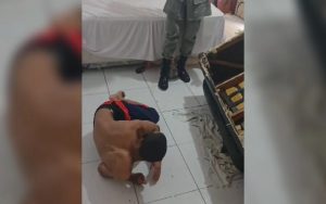 PMGO encontra suspeito escondido dentro de sofá; veja vídeo