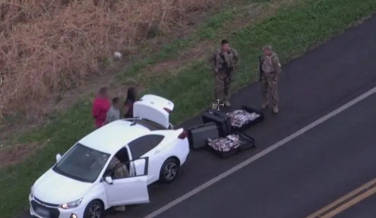 Casal chama carro de aplicativo para transportar R$ 84 mil em cigarros e carga é aprendida