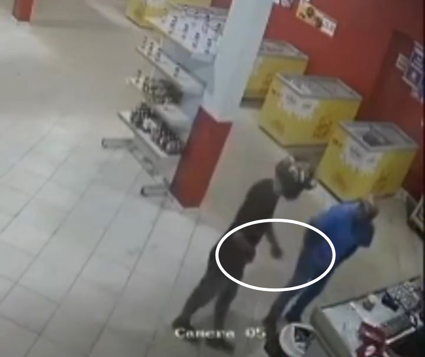 Bandido invade sorveteria em plena tarde