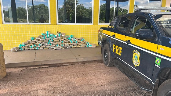 Jovem de 18 anos é preso com carro lotado de drogas