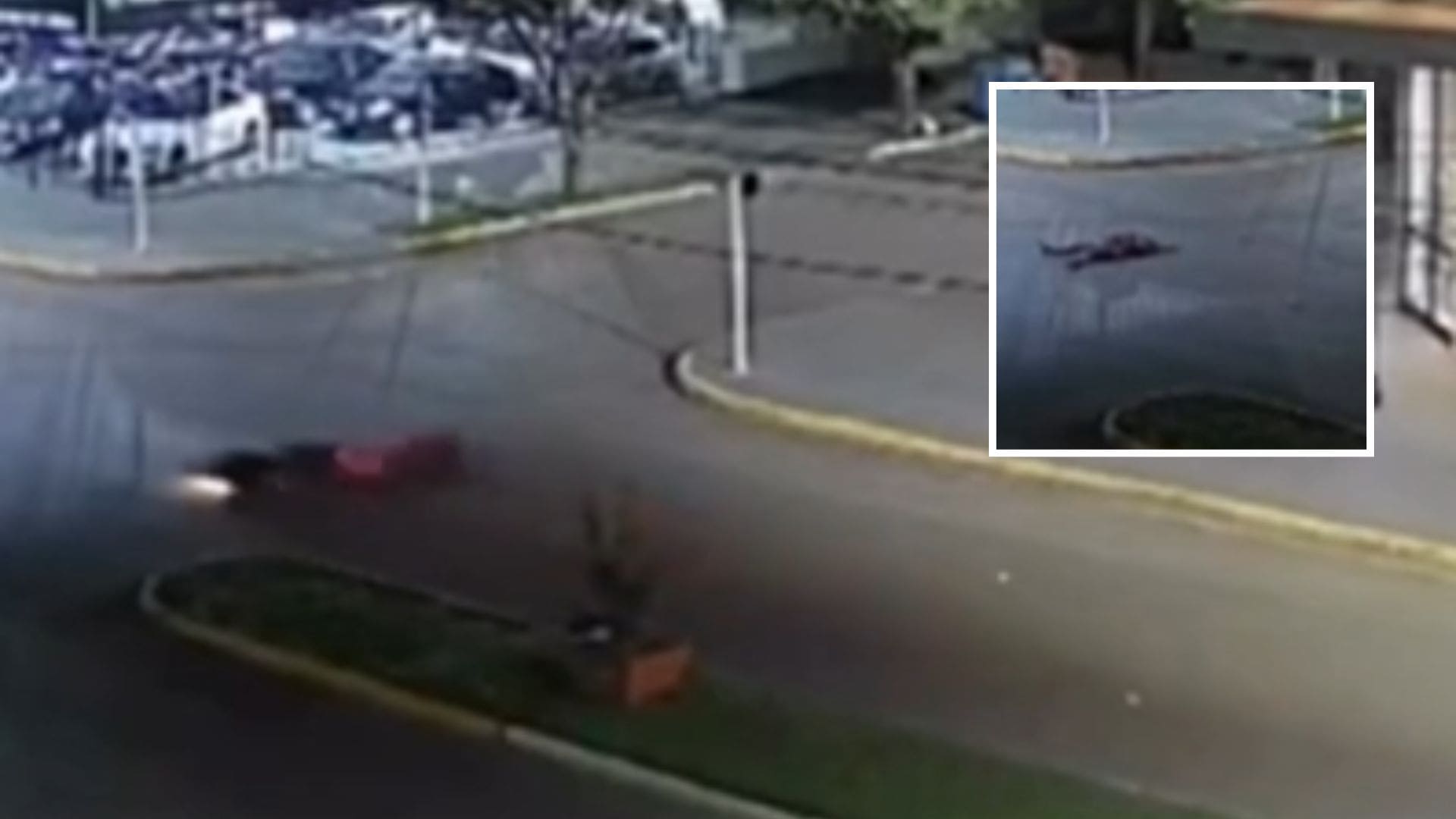 Grávida de gêmeos perde controle da moto e câmeras registram momento do acidente em Lucas do Rio Verde