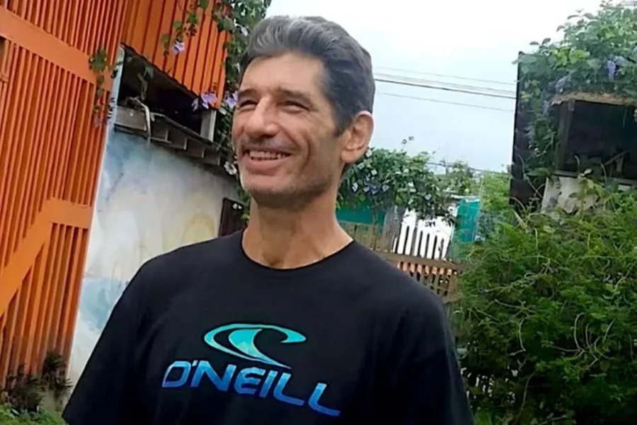 Mistério na Costa Rica: ícone do surfe morre durante invasão à própria casa