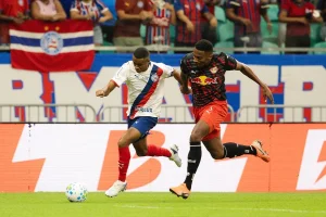 Bahia domina no 1º tempo, vence Bragantino e entra no topo do Brasileirão; veja os gols