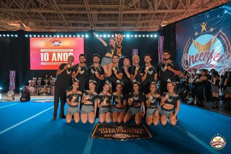 Cuiabá mira mundial: equipe de cheerleading busca apoio para competir no Canadá