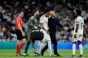 Éder Militão sente dores, deixa jogo do Real Madrid e preocupa Seleção Brasileira; veja vídeo