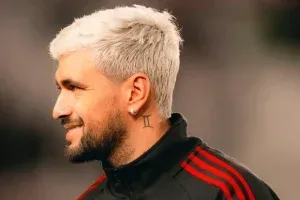 Arrascaeta passa por cirurgia, Flamengo confirma sucesso e aguarda recuperação; veja vídeo