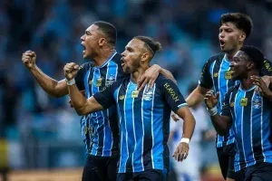 Grêmio aproveita vantagem numérica, vence o Confiança e encaminha classificação; veja os gols