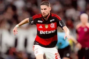Jorginho esclarece polêmica com Chappell Roan e aponta mal-entendido após contato