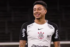 Lingard elogia torcida do Corinthians e revela impacto da pressão no clube