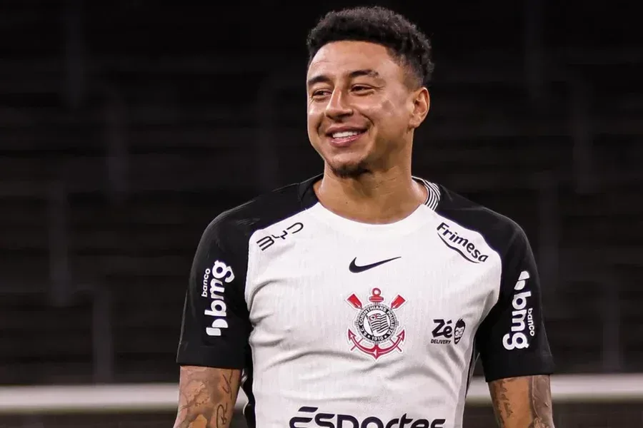 Lingard elogia torcida do Corinthians e revela impacto da pressão no clube