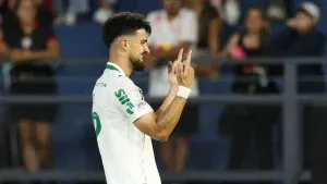 Flaco López decide, Palmeiras vence Bragantino e dispara na liderança; veja o gol