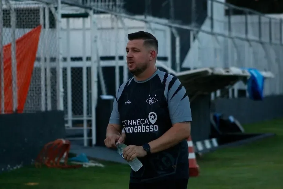 Técnico Lucas Isotton alcança 50 jogos no Mixto e destaca ligação com o clube; veja