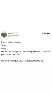 Uma placa de loja com a inscrição 'Amor Tece Dores' causou uma confusão hilária em destaque
