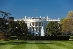 Tiros próximos à Casa Branca mobilizam FBI e Serviço Secreto em Washington; veja vídeo