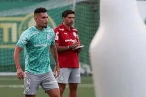Palmeiras relaciona Paulinho após recuperação e atacante pode enfrentar o Santos; veja vídeo