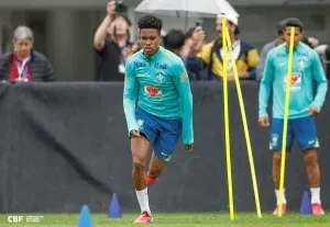 Lesão tira Estêvão da Copa do Mundo e Seleção perde destaque do ciclo Ancelotti