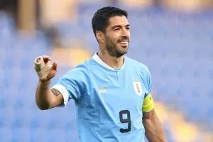 Suárez reabre portas para seleção e admite disputar Copa do Mundo aos 39 anos