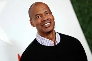 Jason Collins, pioneiro LGBTQIA+ na NBA, morre aos 47 anos