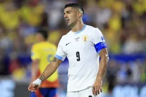 Bielsa deixa Luis Suárez fora da pré-lista do Uruguai para a Copa do Mundo