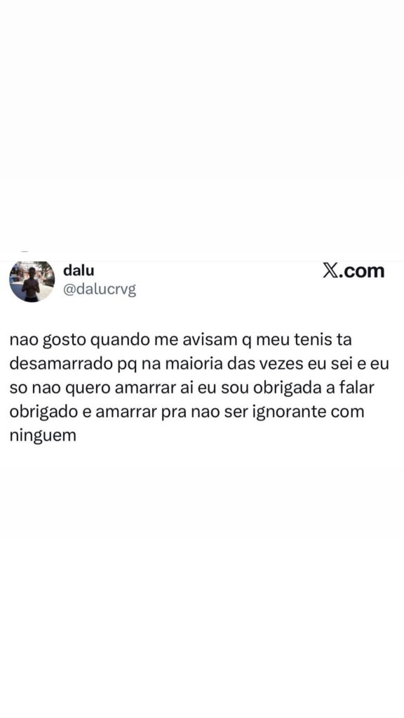 Avisar que o tênis está desamarrado pode ser um dilema: sabe que está, mas não q em destaque